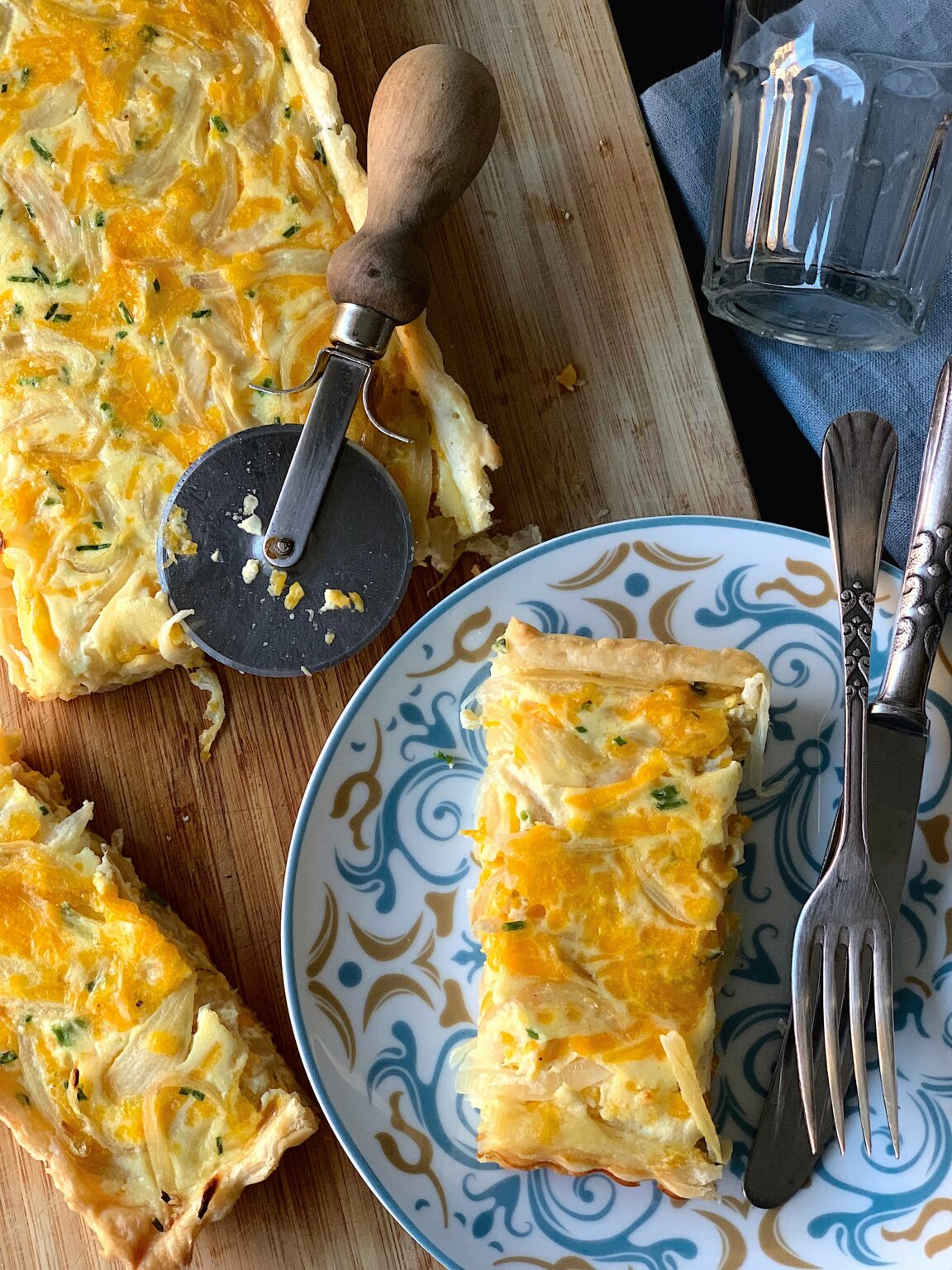 Tarta De Hojaldre Con Cebolla Y Queso Cheddar Cocinando Con Neus