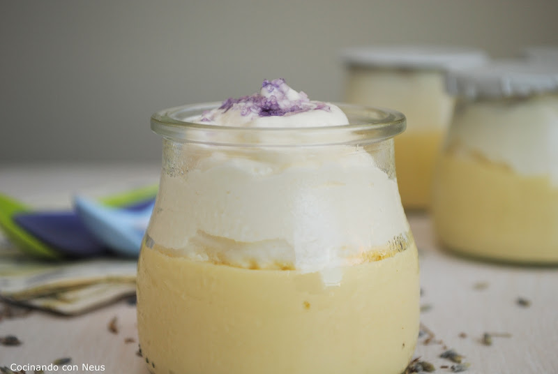 Mousse de queso fresco con crema al aroma de lavanda