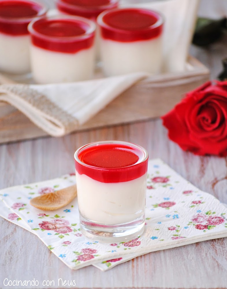 Crema de queso con gelatina de coulis de frambuesas