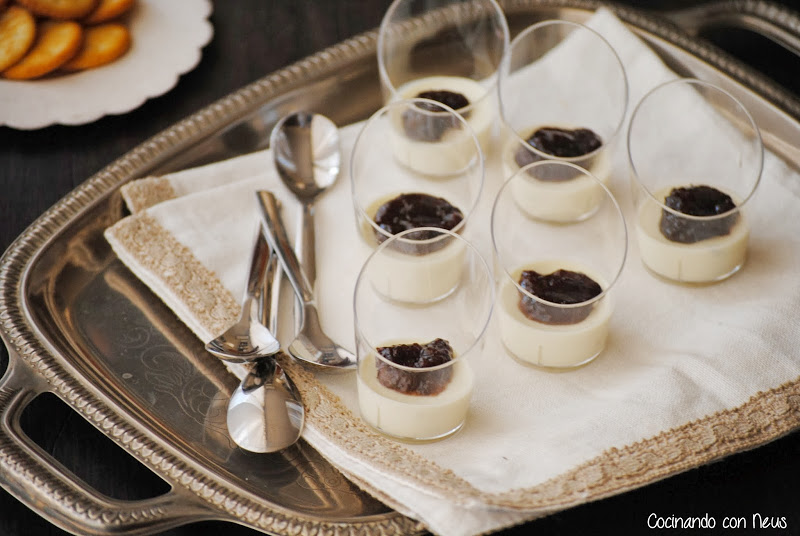 Vasitos de pannacotta de parmesano con salsa de uva y almendras Can Bech