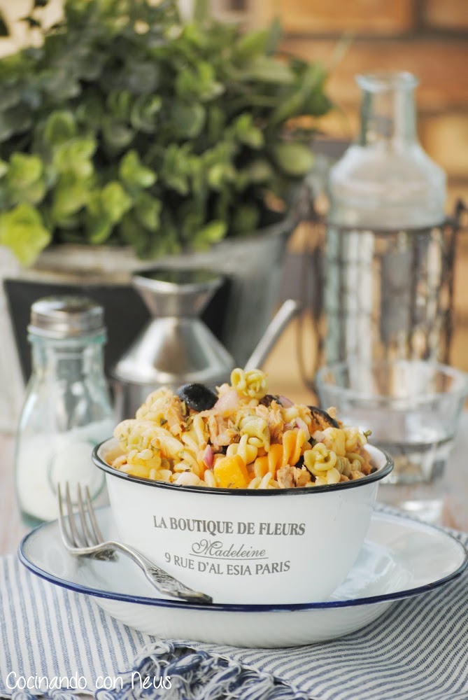 Ensalada de fusilli con atún y queso