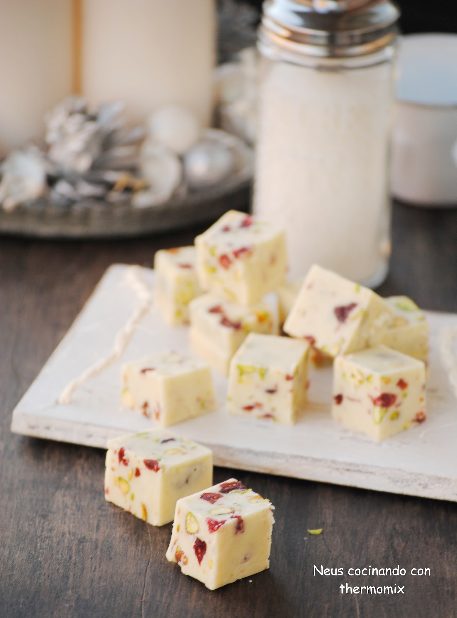 Fudge de chocolate blanco con arándanos y pistachos "un dulce para Navidad"con Thermomix