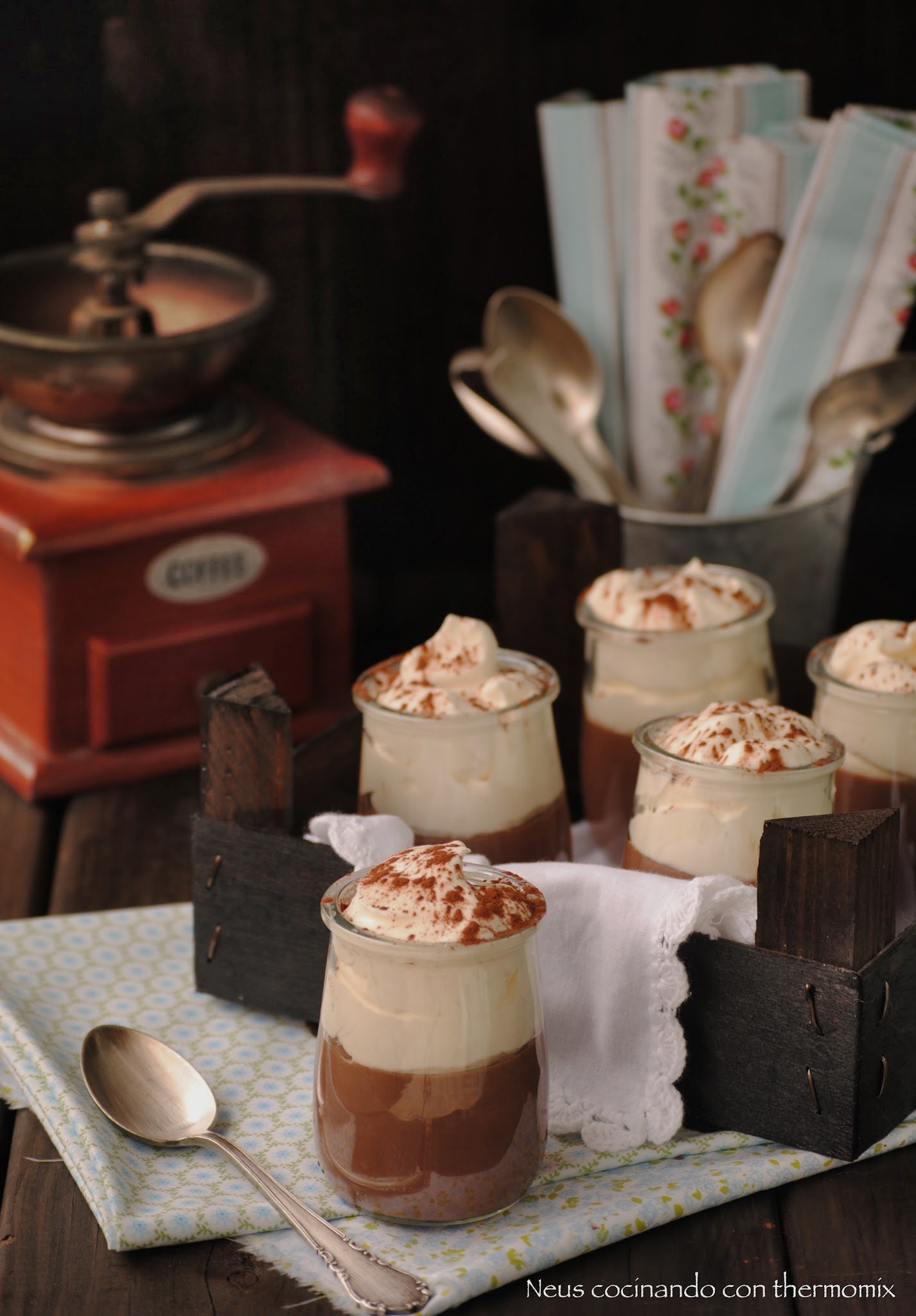 Vasitos de chocolate con nata sin lactosa con thermomix