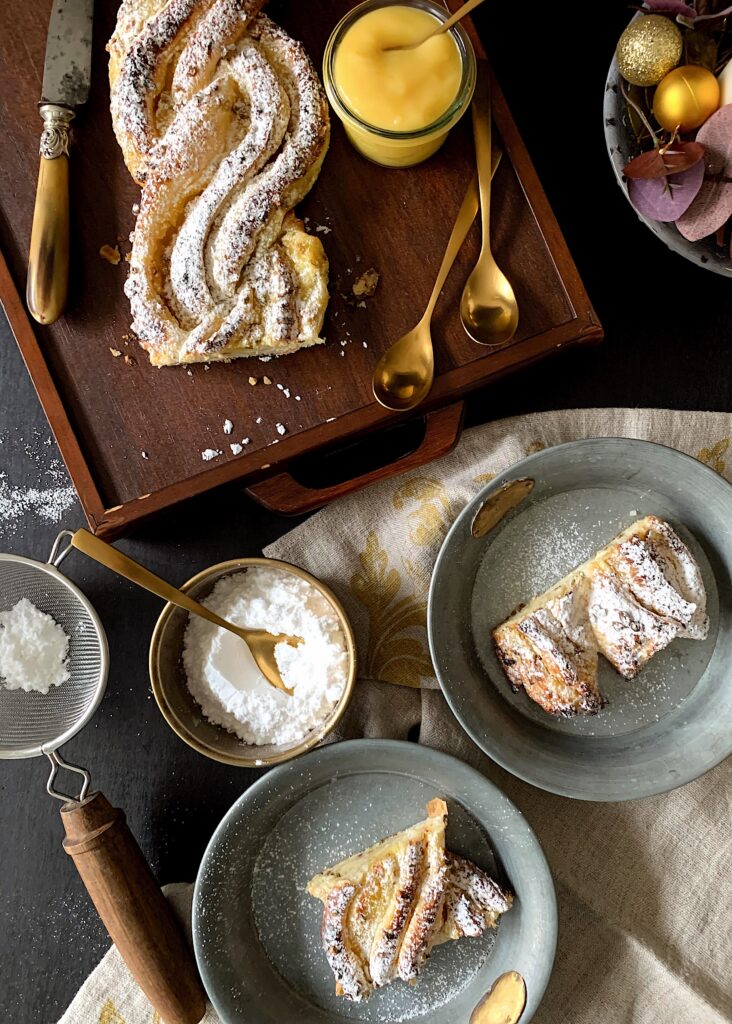 Trenza de hojaldre con lemon curd y mascarpone