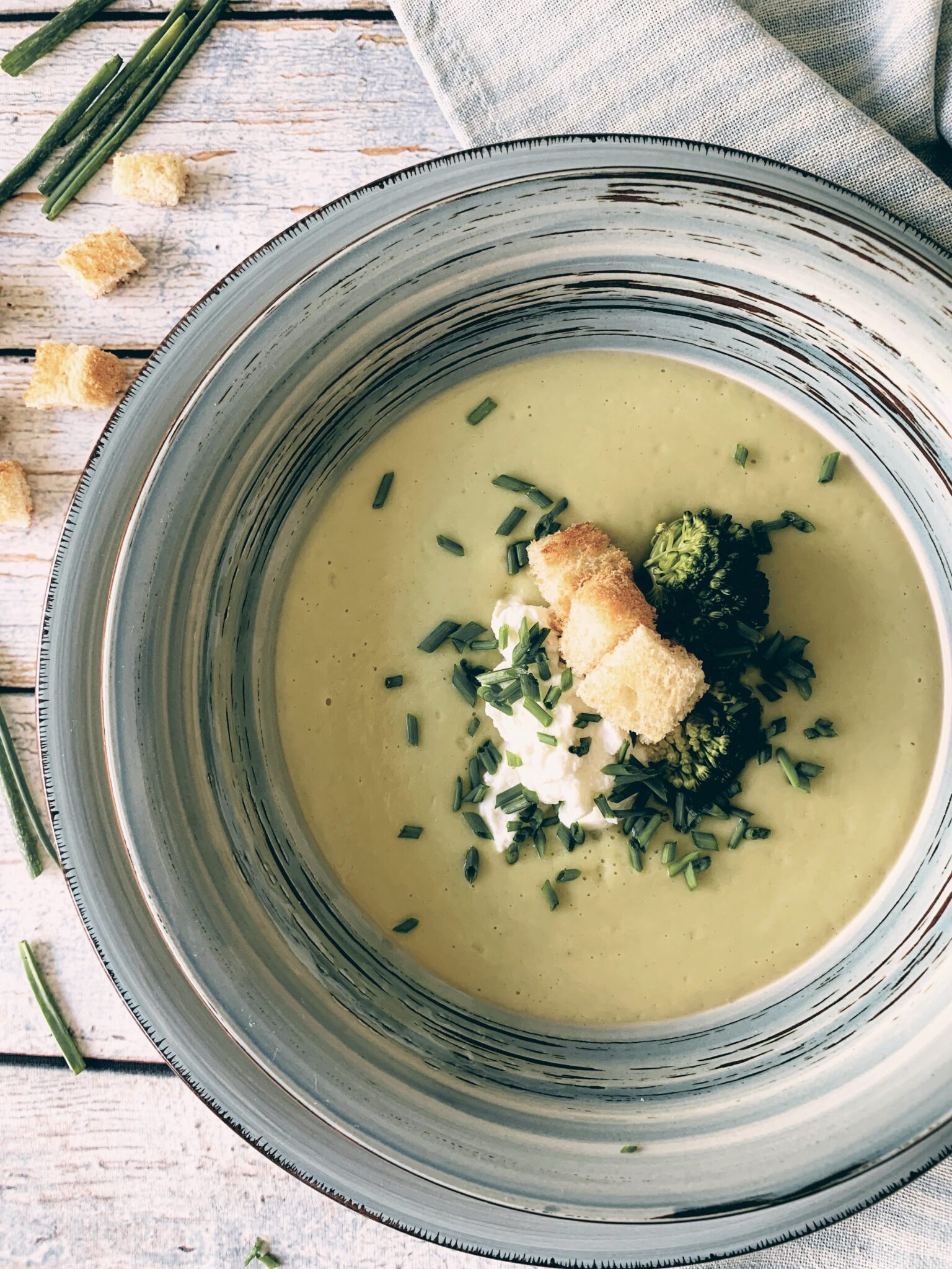 Crema de brócoli con mató con Thermomix - Cocinando con Neus