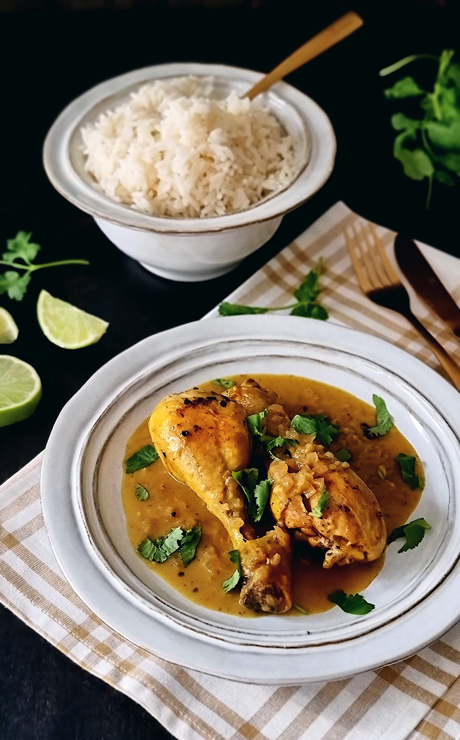 Jamoncitos de pollo con leche de coco y curry